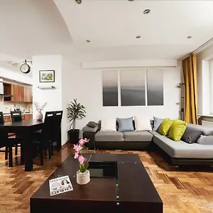  Апартаменты Lumina Spacious Near The Railway Station
